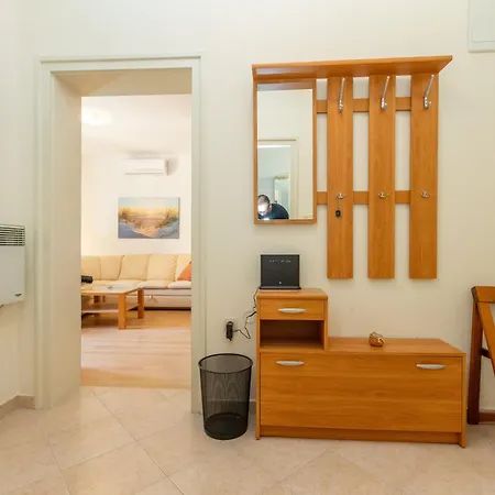 아파트 Boki 2 One Bedroom In Old Town With Balcony