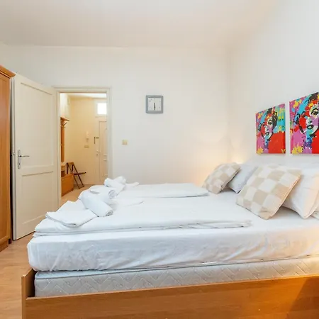 아파트 Boki 2 One Bedroom In Old Town With Balcony 자다르