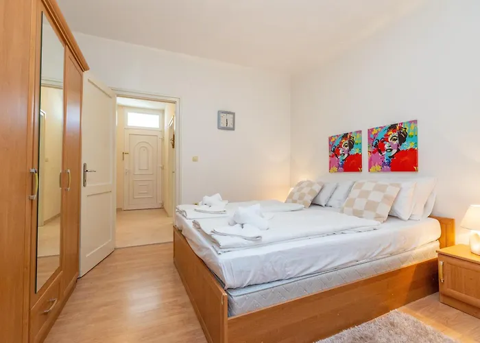 Апартаменты Boki 2 One Bedroom In Old Town With Balcony