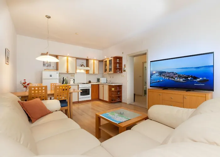 Апартаменты Boki 2 One Bedroom In Old Town With Balcony *
