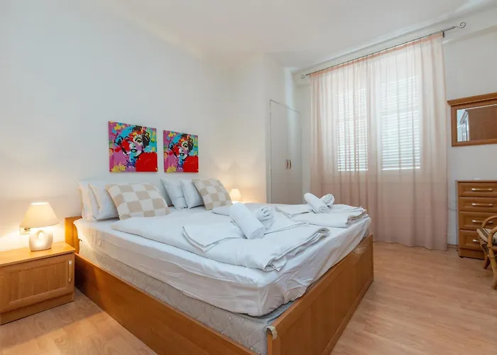 Boki 2 One Bedroom In Old Town With Balcony *