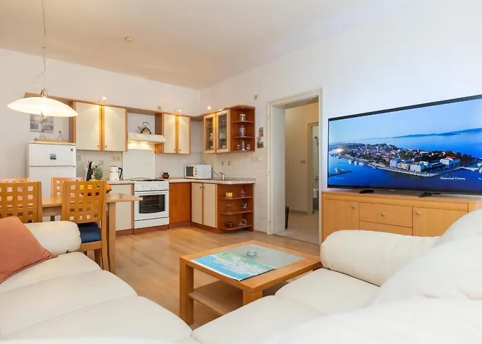Boki 2 One Bedroom In Old Town With Balcony * Задар