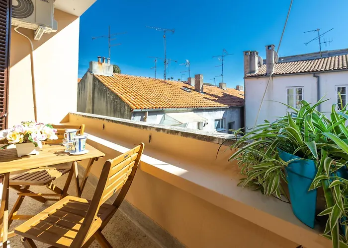 Апартаменты Boki 2 One Bedroom In Old Town With Balcony