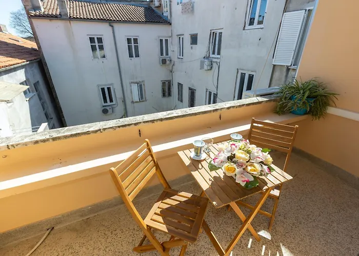 Boki 2 One Bedroom In Old Town With Balcony *